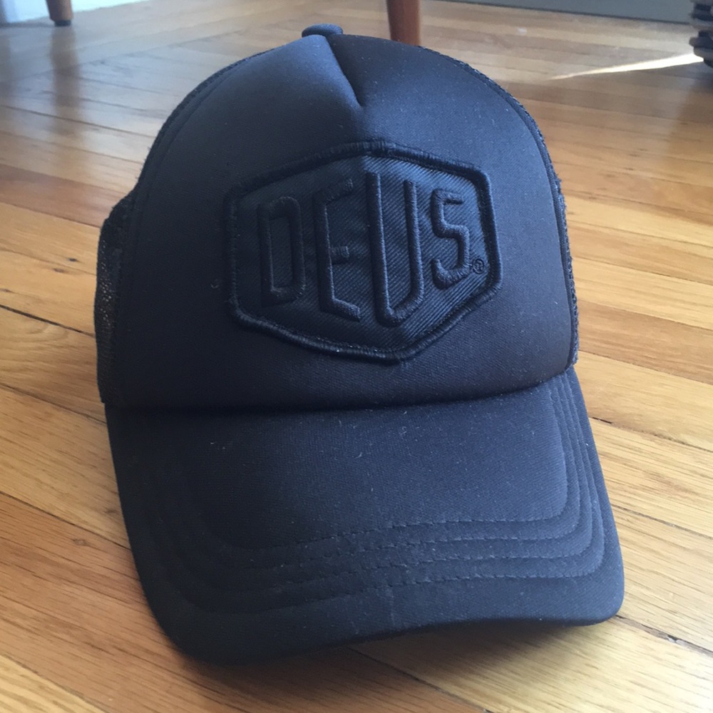 Deus Ex Machina Baylands Trucker Hat, all black